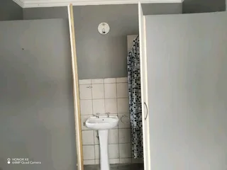 A Big Room With A Toilet And Sower To Rent