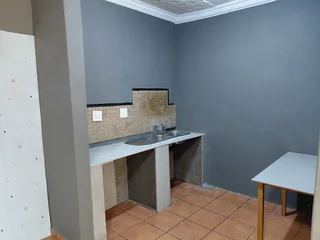 A BIG ROOM WITH A TOILET AND SOWER TO RENT