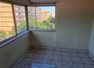 2 bedrooms available in a 4 bed ap