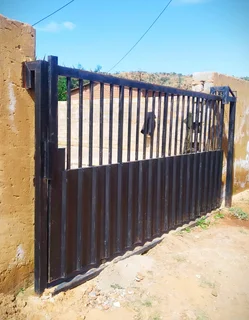 Room with Shower and Toilet in Mamelodi Far East. Please read descrption thoroughly.