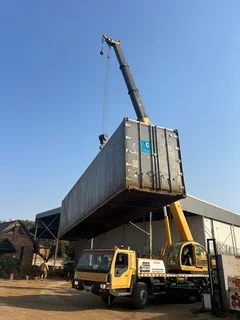 Crane Truck -we Move Containers -rigg Rental