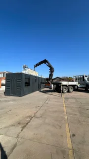CRANE TRUCK -WE MOVE CONTAINERS -RIGG RENTAL