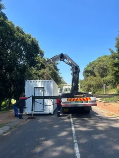 CRANE TRUCK -WE MOVE CONTAINERS -RIGG RENTAL