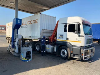 CRANE TRUCK -WE MOVE CONTAINERS -RIGG RENTAL