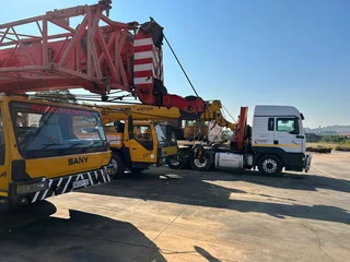 CRANE TRUCK -WE MOVE CONTAINERS -RIGG RENTAL