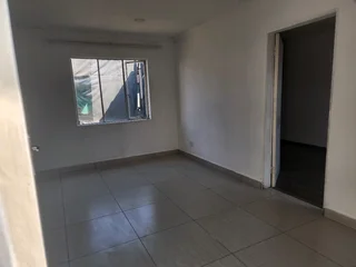 1 Bedroom Cottage To rent 4300 water and electricity inclusive. 4000 Deposit to be paid