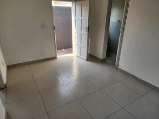 1 Bedroom Cottage To rent 4300 water and electricity inclusive. 4000 Deposit to be paid