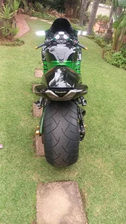 Kawasaki zzr 1400 2021
