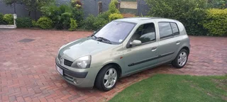2003 Renault Clio 1.6i Privilege R45000