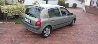 2003 Renault Clio 1.6i Privilege R45000