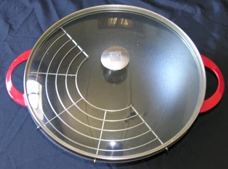 Cast iron wok with lid and tempura rack