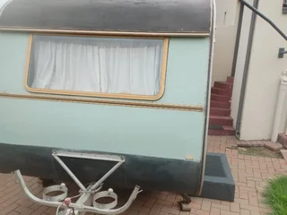 1977 - Ad posted by Charl Urquhart