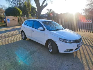 2011 kia cerato hatch auto