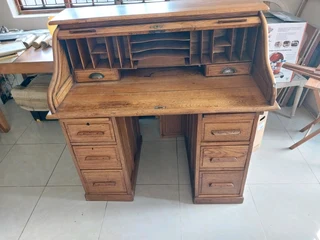 Antique Oak Rolltop desk has full backing
