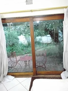 Spacious upmarket ensuite  cottage-room with own garden  entrance in Henley on Klip near MEYERTON