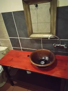 Spacious upmarket ensuite  cottage-room with own garden  entrance in Henley on Klip near MEYERTON