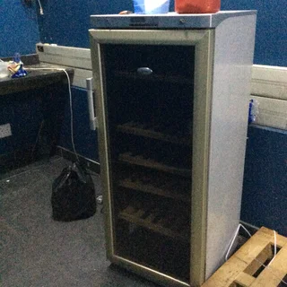 磻 Whirlpool Beverage Cooler –  (Negotiable) 磻