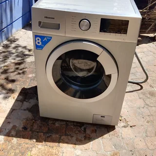 Hisense 8kg washer in great condition but not coming on. Selling as is. R650.