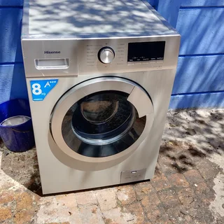 Hisense 8kg washer in great condition but not coming on. Selling as is. R650.