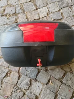Givi top box with bracket and key