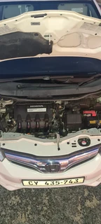 2012 Honda Jazz 1.3 iVTEC HYBRID AUTOMATIC (7-spd CVT) *117 00KMS* long range 22kms/1l petrol 179nm