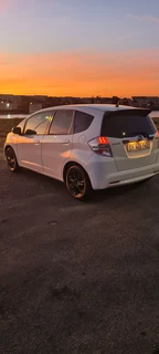 2012 Honda Jazz 1.3 iVTEC HYBRID AUTOMATIC (7-spd CVT) *117 00KMS* long range 22kms/1l petrol 179nm