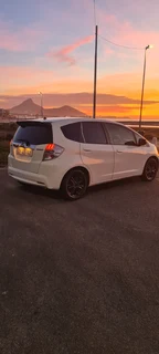 2012 Honda Jazz 1.3 iVTEC HYBRID AUTOMATIC (7-spd CVT) *117 00KMS* long range 22kms/1l petrol 179nm