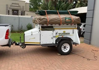 Very good condition 2010 Challenger Camp Mater Wilderness trailer with rooftop tent