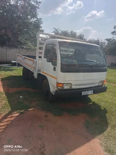 2000 Nissan UD40 For Sale