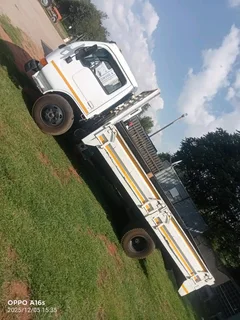 2000 Nissan UD40 For Sale