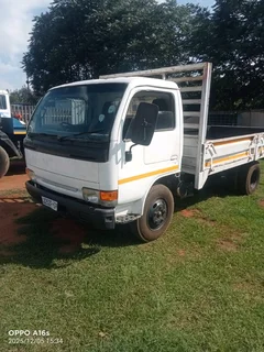2000 Nissan UD40 For Sale