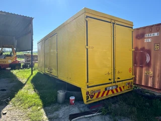 Pantech type closed box body shell