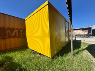 Pantech type closed box body shell