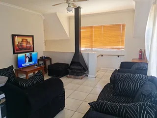 2 bedrooms available in  Summerstrand - a 6 bed house  for students or young professional