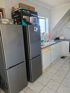 2 bedrooms available in  Summerstrand - a 6 bed house  for students or young professional