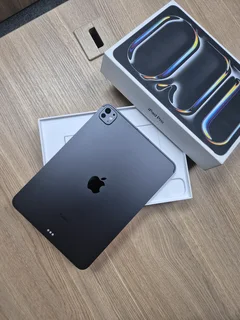 iPad Pro 11-Inch M4 Chip 256GB WiFi and Cellular (CASH or SWAP)