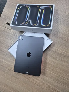 iPad Pro 11-Inch M4 Chip 256GB WiFi and Cellular (CASH or SWAP)