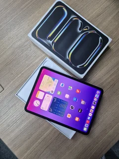 iPad Pro 11-Inch M4 Chip 256GB WiFi and Cellular (CASH or SWAP)