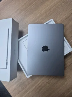 MacBook Air M2 Chip | New Condition | CASH or TRADE-IN