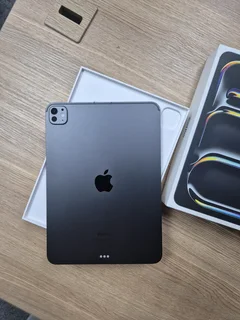 iPad Pro 11-Inch M4 Chip 256GB WiFi and Cellular (CASH or SWAP)