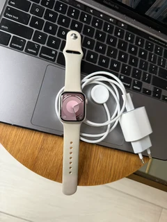 Apple Watch Series 9 (41mm) GPS, Excellent Conditon &#43; Charger