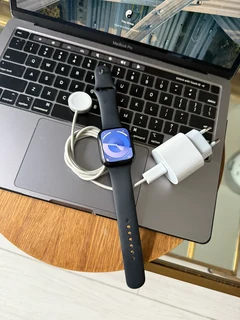 Apple Watch Series 8 (45mm), Excellent Conditon &#43; Charger *GPS &#43; Cellular*