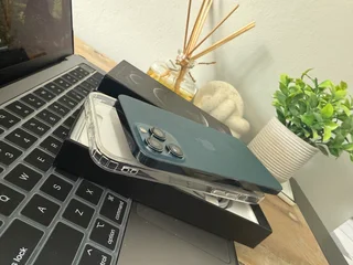 iPhone 12 Pro Max (256GB) in Excellent Condition &#43; Box, Charger &amp; Extras