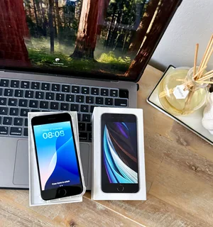 iPhone SE 2  (64GB) in Excellent Condition&#43; Box &amp; accessories