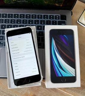 iPhone SE 2  (64GB) in Excellent Condition&#43; Box &amp; accessories