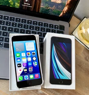 iPhone SE 2  (64GB) in Excellent Condition&#43; Box &amp; accessories