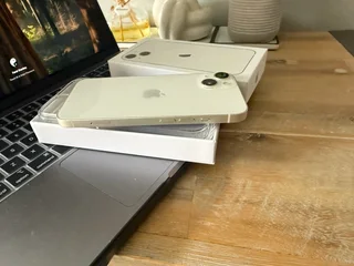 iPhone 13 (128GB) in Excellent Condition &#43; Box &amp; accessories