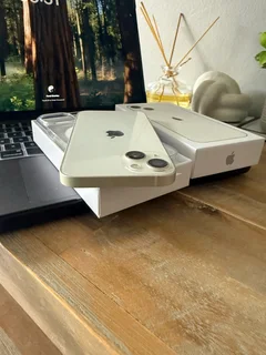 iPhone 13 (128GB) in Excellent Condition &#43; Box &amp; accessories