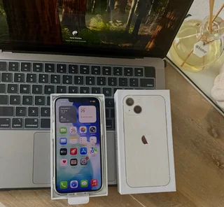 iPhone 13 (128GB) in Excellent Condition &#43; Box &amp; accessories