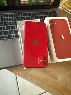 iPhone 11 (128GB) in Excellent Condition &#43; Box &amp; accessories